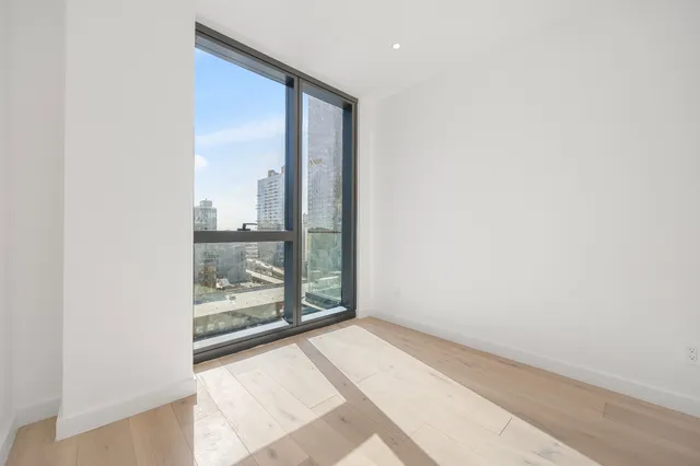 $1,400,000 | 42-62 Hunter Street, Unit PHA | Long Island City