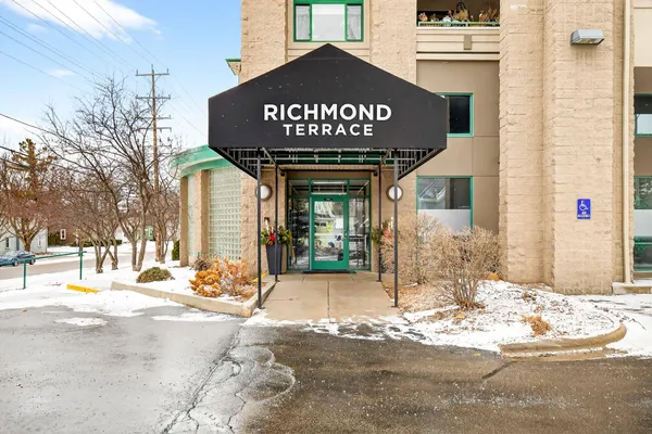 $289,000 | 400 North Richmond Street, Unit 328, Appleton, WI 54911