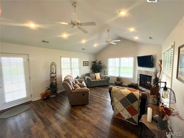 $142,000 | 198 Monroe Street, Carrollton, IL 62016