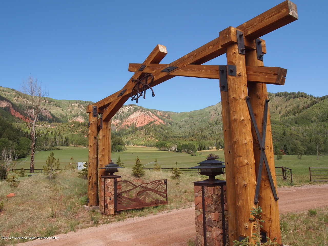 2900 Taylor Creek Road Basalt, CO 81621 - Photo 24 of 39 a outdoor view of a house with a ocean view