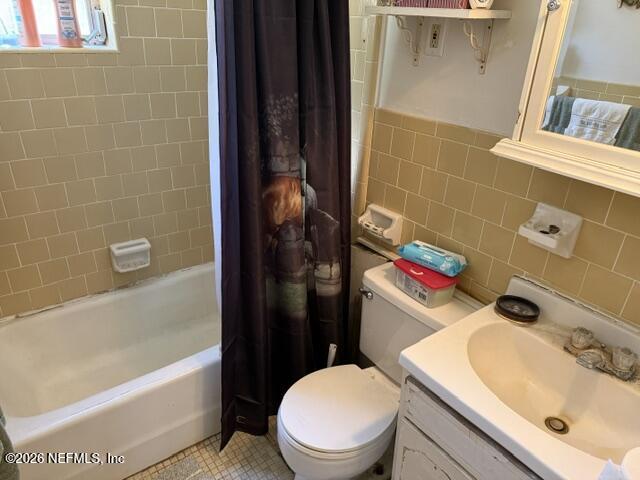 5214 Carter Spencer Road Middleburg, FL 32068 - Photo 18 of 50 a bathroom with a sink toilet and shower