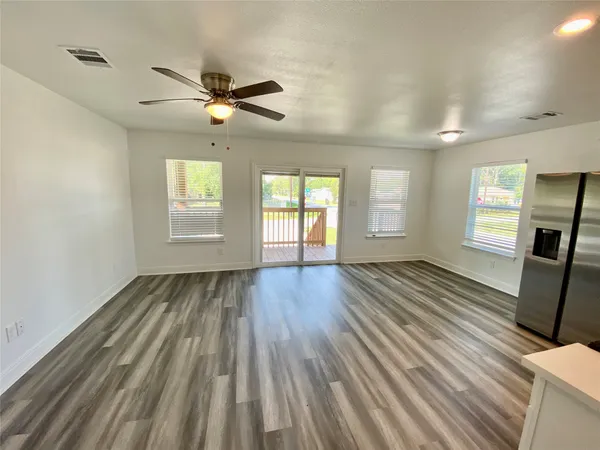 $1,200 | 4301 14th Street Avenue, Bacliff, TX 77518