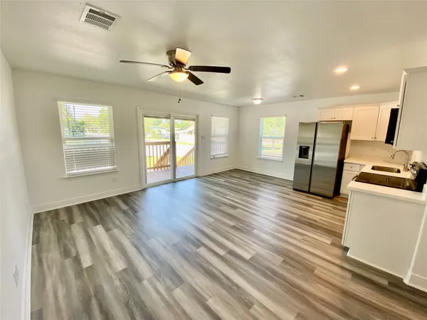$1,200 | 4301 14th Street Avenue, Bacliff, TX 77518