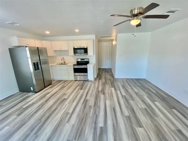 $1,200 | 4301 14th Street Avenue, Bacliff, TX 77518