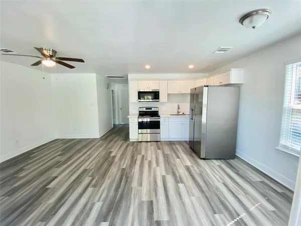 $1,200 | 4301 14th Street Avenue, Bacliff, TX 77518