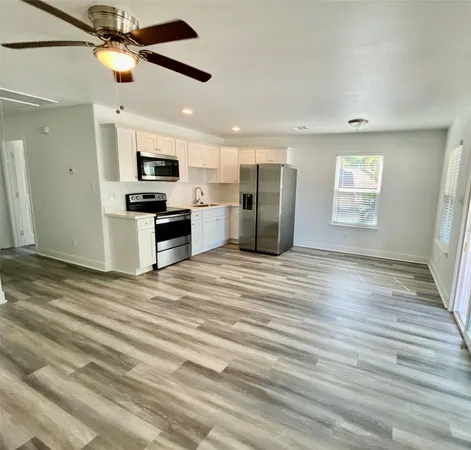 $1,200 | 4301 14th Street Avenue, Bacliff, TX 77518