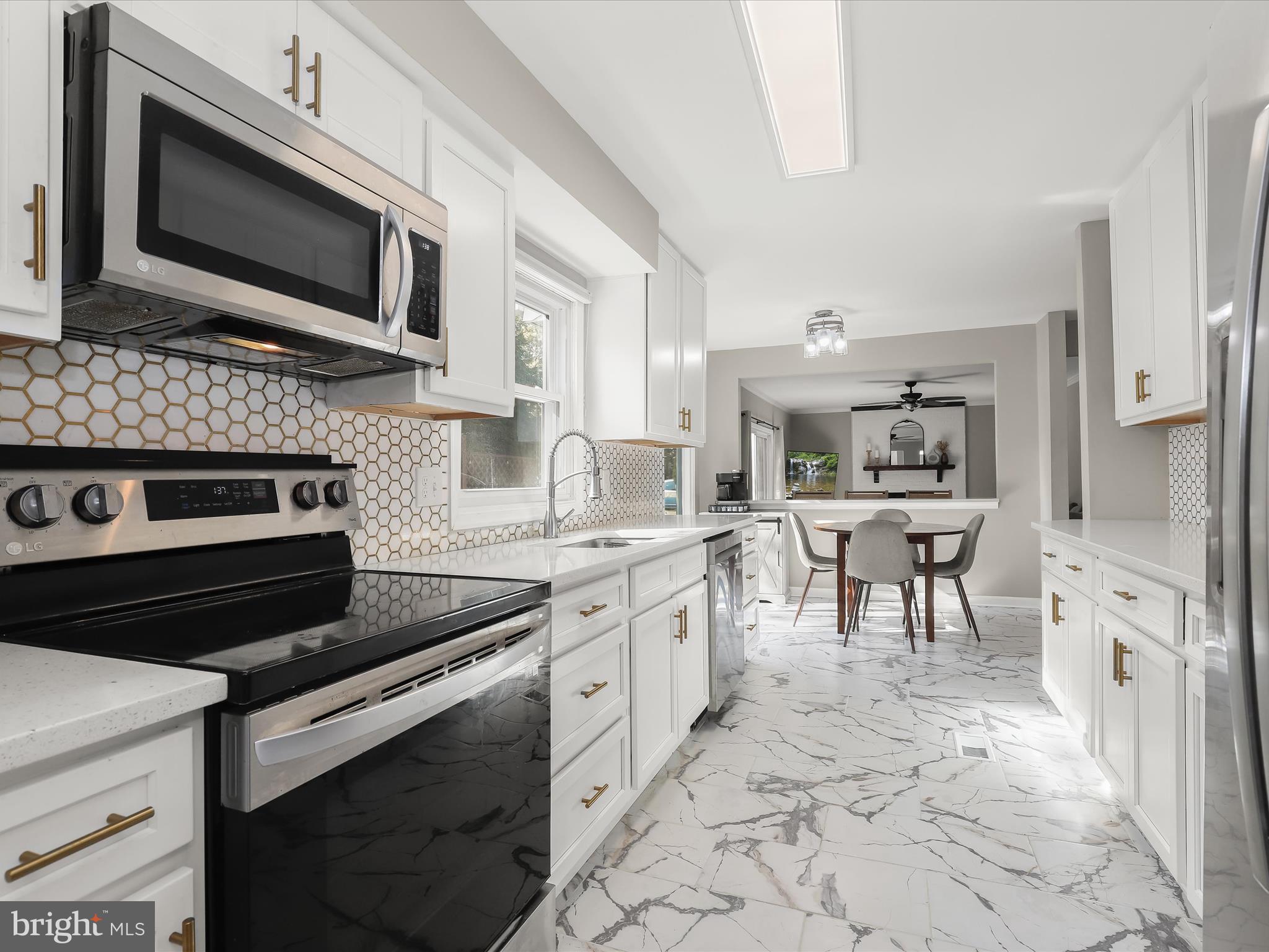 6147 Campfire Columbia, MD 21045 - Photo 16 of 59 Beautiful kitchen with breakfast nook