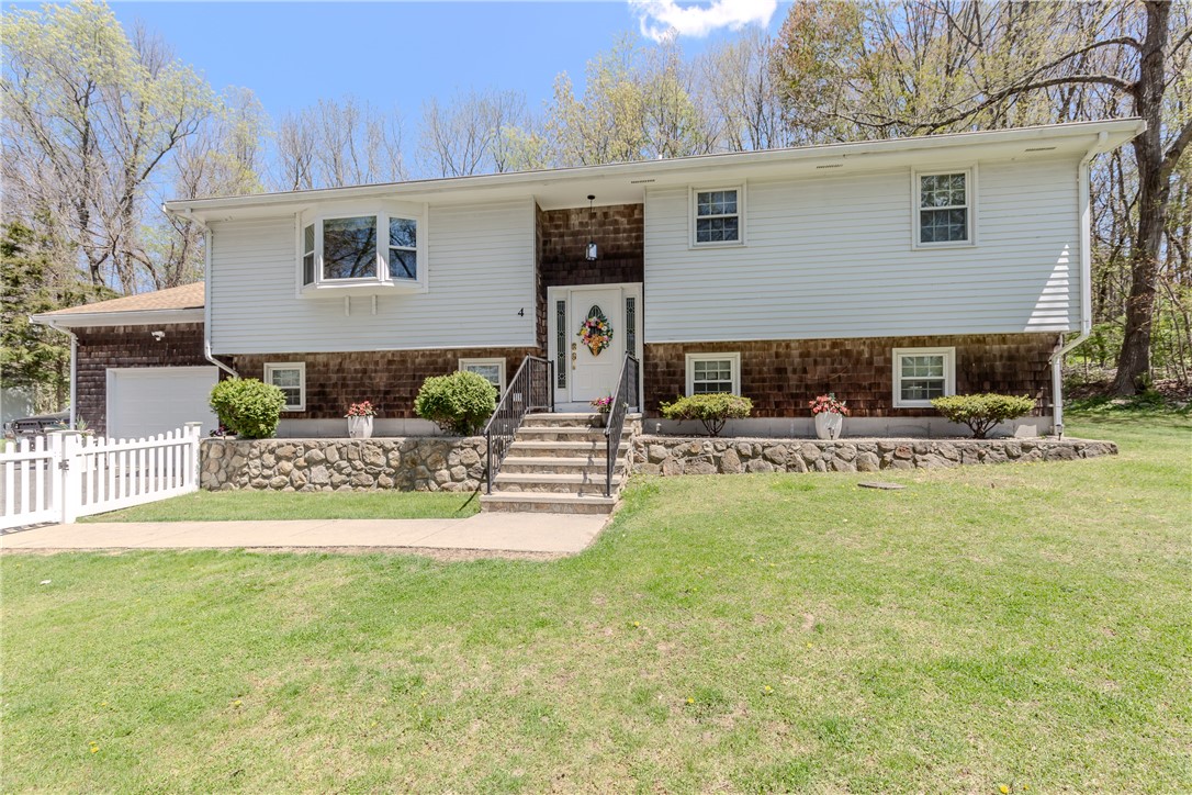 4 Clark Road Smithfield, RI 02917 - Photo 3 of 50