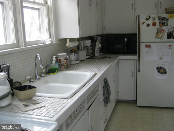 951 Lower Ferry Road Ewing, NJ 08628 - Photo 8 of 10