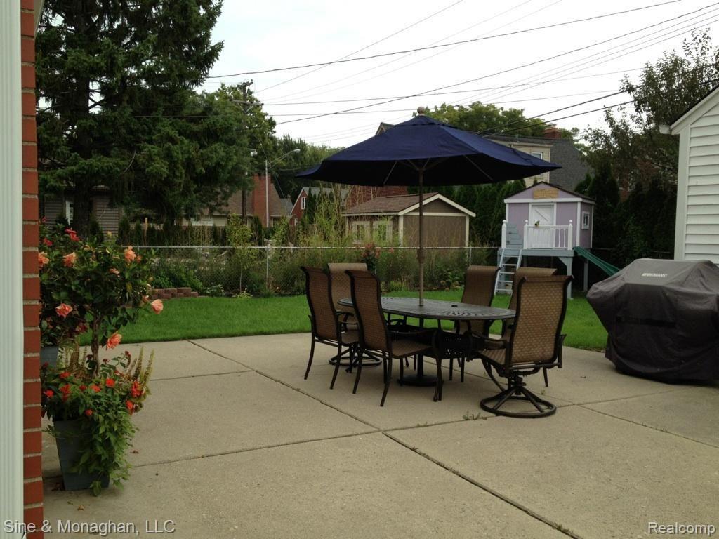 1445 Fairholme Road Grosse Pointe, MI 48236 - Photo 19 of 20 IMG958121.jpg