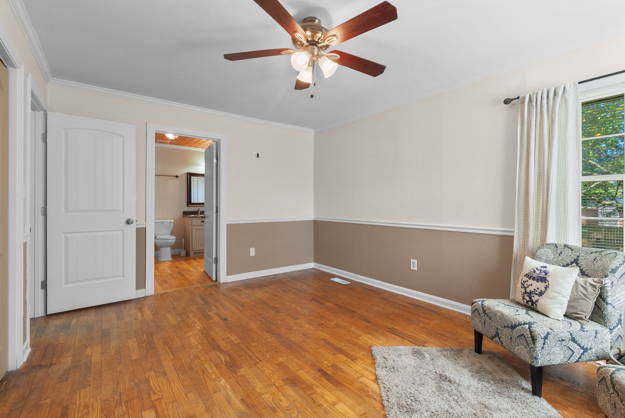 415 South Ingram Street Pulaski, TN 38478 - Photo 24 of 33 a view of livingroom with hardwood floor and ceiling fan