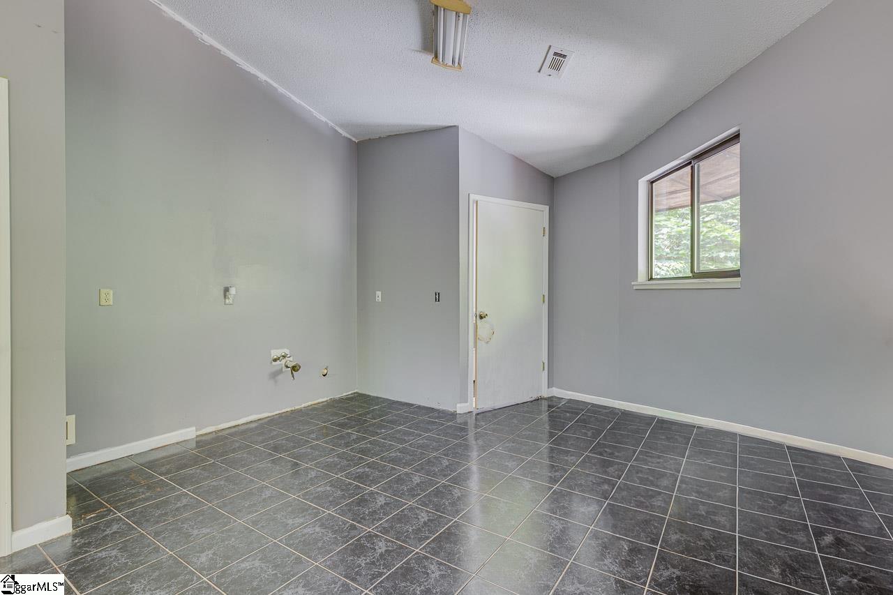 145 Hidden Valley Road Marietta, SC 29661 - Photo 19 of 37