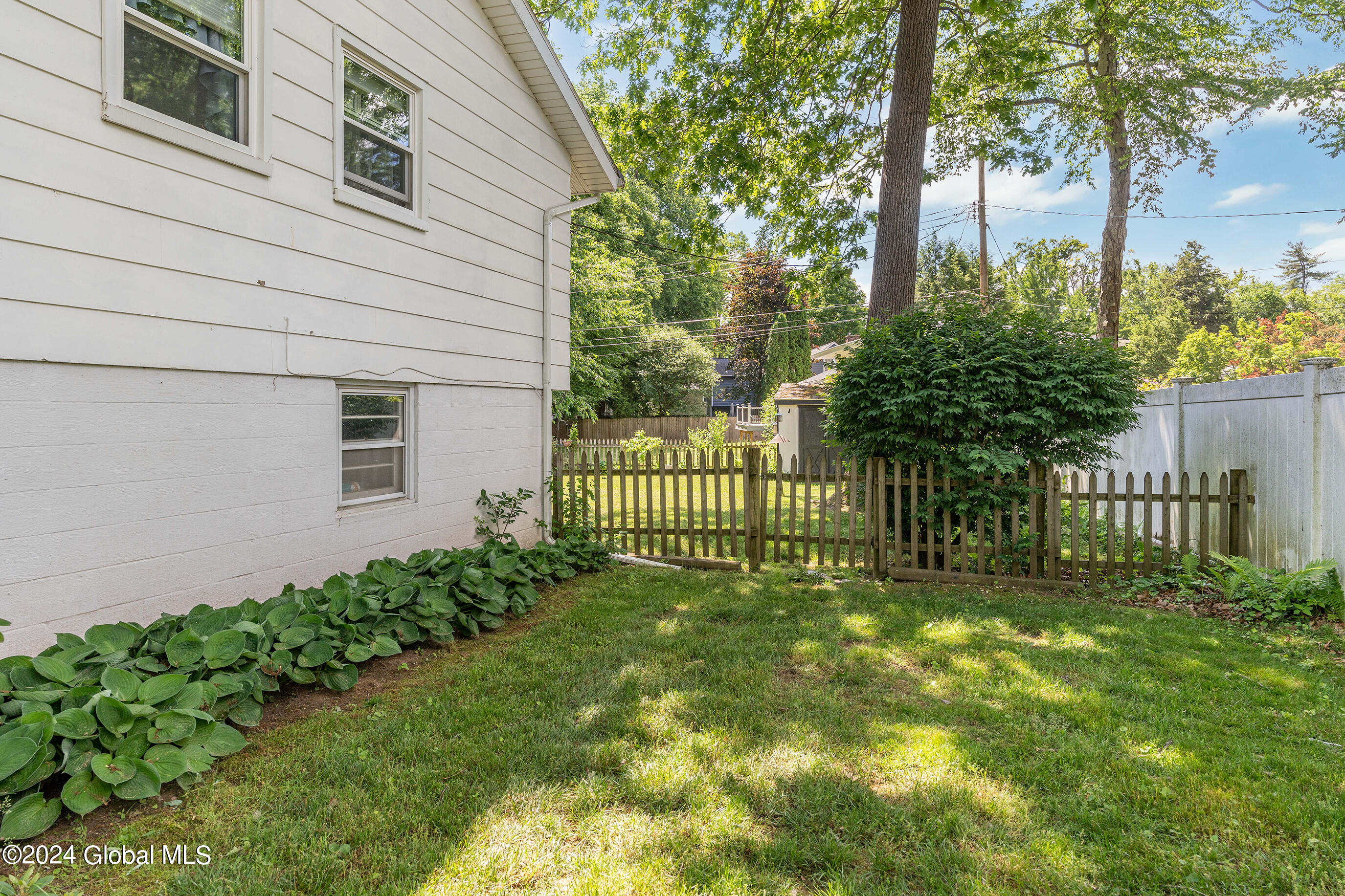 505 Huron Road Bethlehem, NY 12054 - Photo 8 of 44 006-505-Huron-Rd