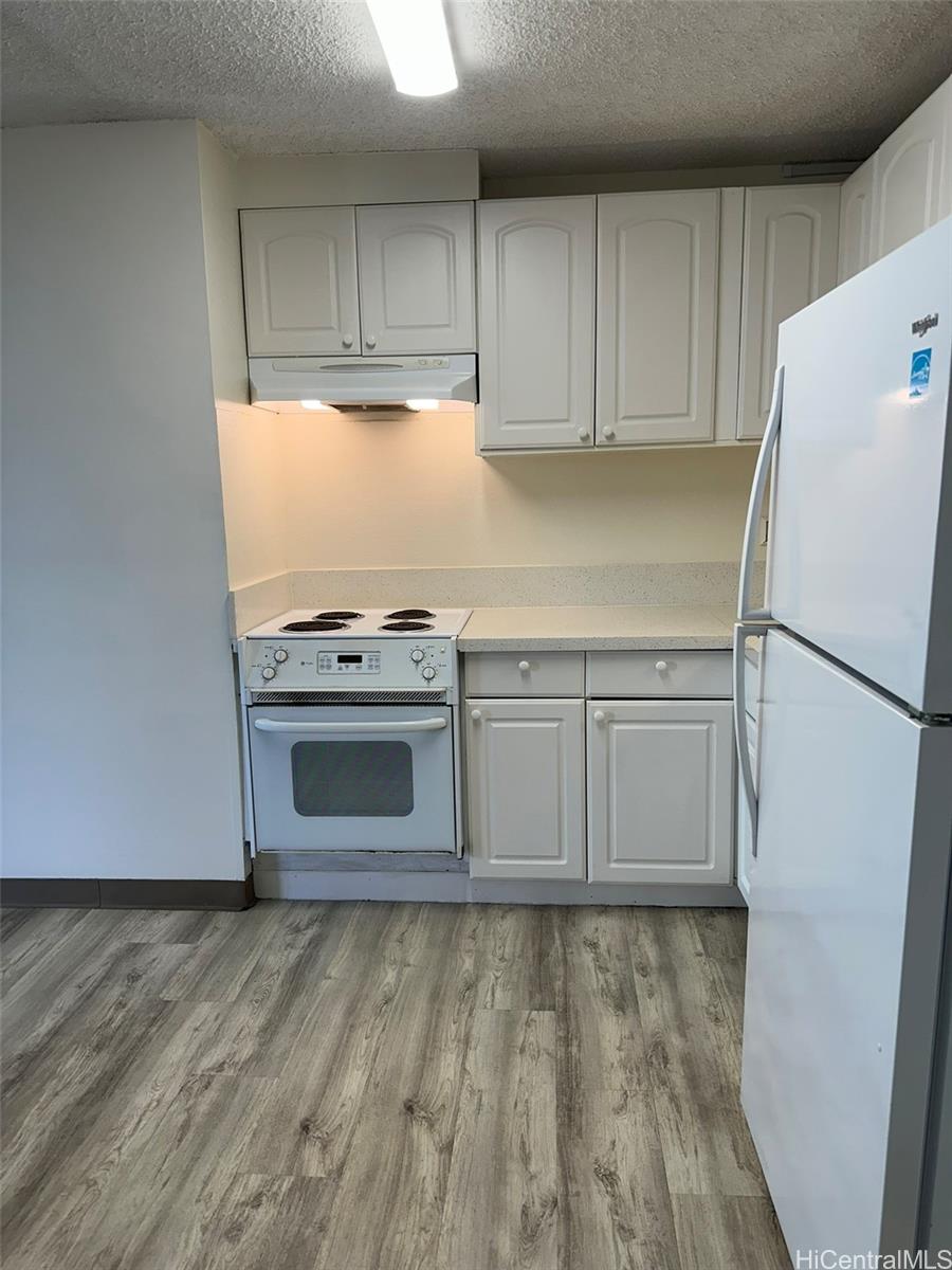 2651 Kuilei Street, Unit B21 Honolulu, HI 96826 - Photo 1 of 20 a kitchen with a stove a refrigerator and a sink