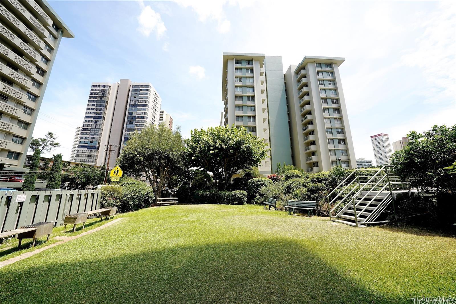 2651 Kuilei Street, Unit B21 Honolulu, HI 96826 - Photo 19 of 20 a view of a multi story building