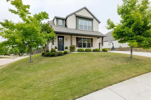 $3,300 | 560 Inwood Street, Benbrook, TX 76126