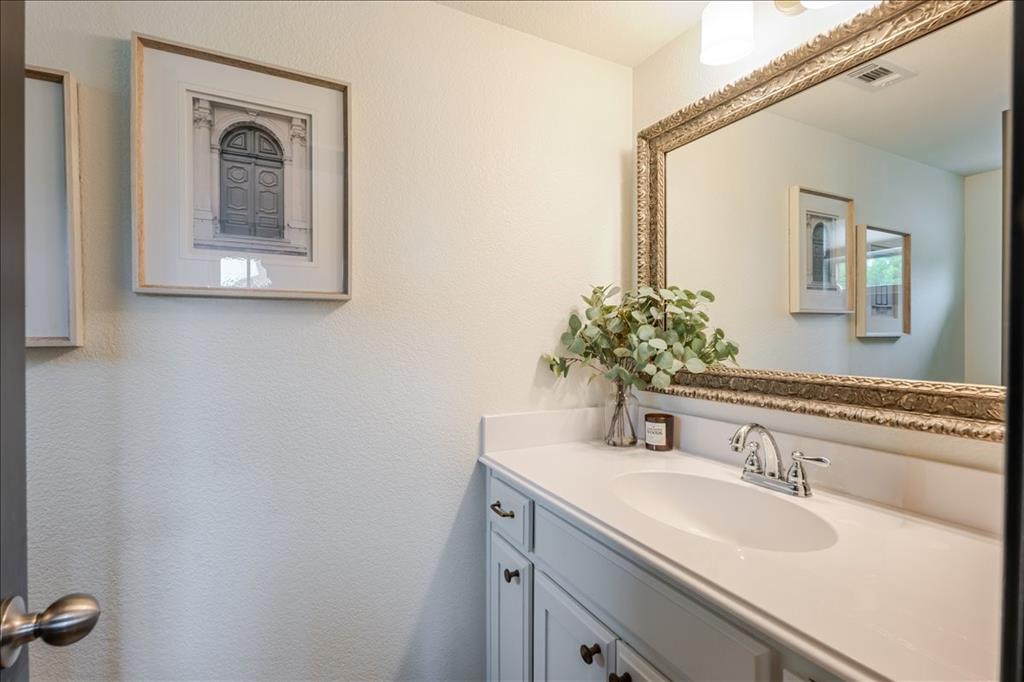 560 Inwood Street Benbrook, TX 76126 - Photo 13 of 21