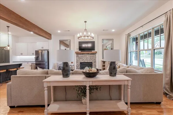 $3,300 | 560 Inwood Street, Benbrook, TX 76126