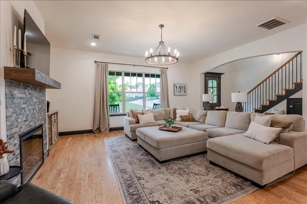 $3,300 | 560 Inwood Street, Benbrook, TX 76126