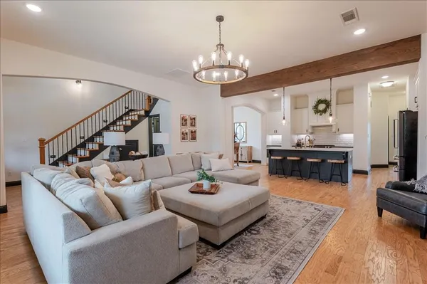 $3,300 | 560 Inwood Street, Benbrook, TX 76126