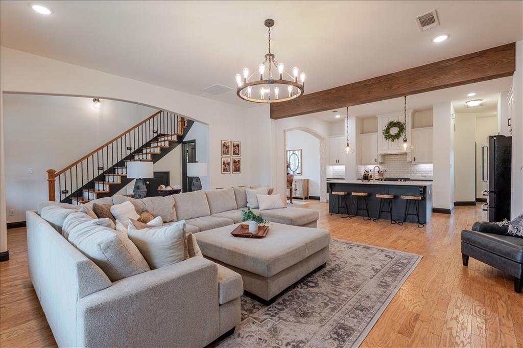 560 Inwood Street Benbrook, TX 76126 - Photo 5 of 21