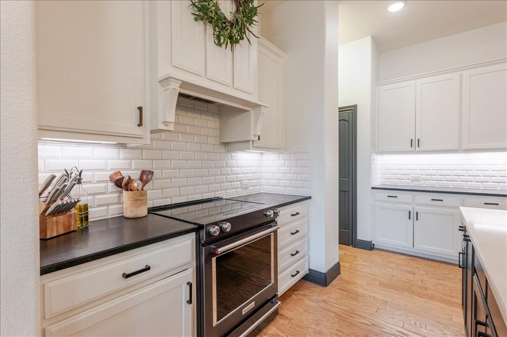 560 Inwood Street Benbrook, TX 76126 - Photo 7 of 21