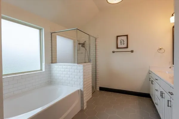$3,300 | 560 Inwood Street, Benbrook, TX 76126