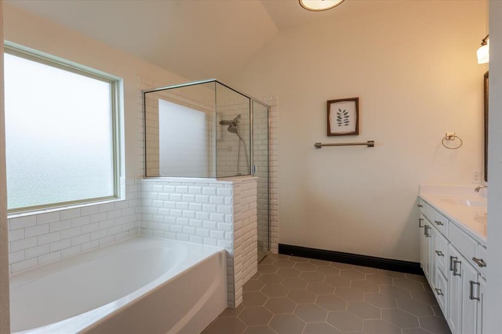 560 Inwood Street Benbrook, TX 76126 - Photo 10 of 21