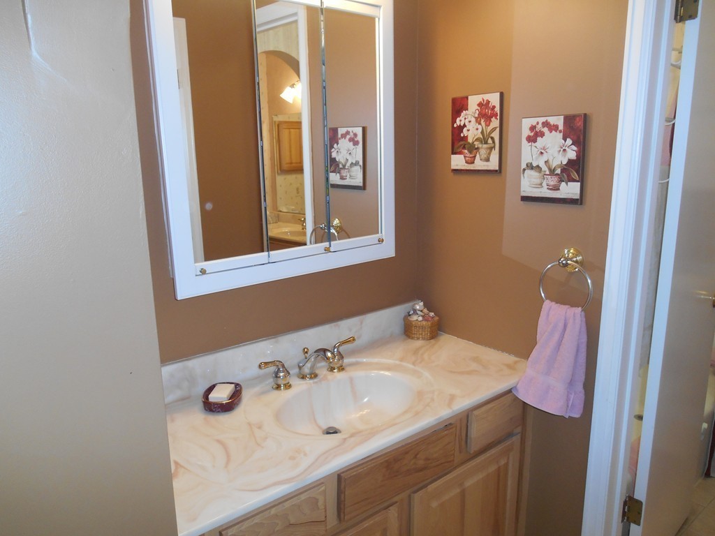 324 Russell Road, Unit 202 Westfield, MA 01085 - Photo 13 of 17 Gallery Image 13