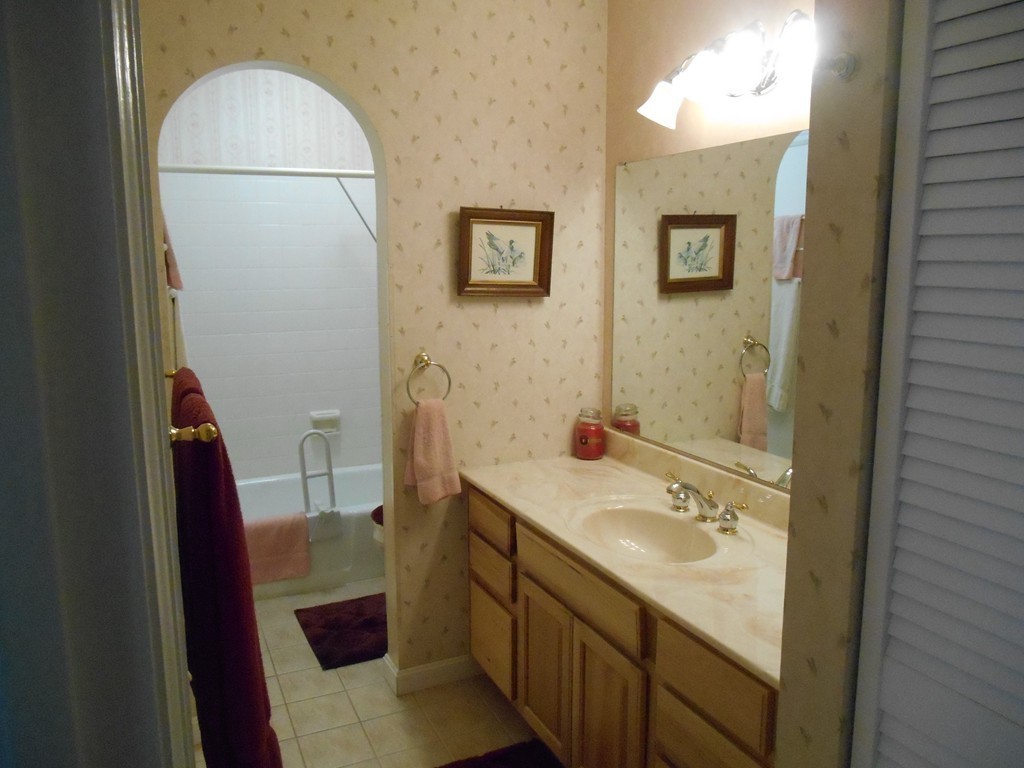 324 Russell Road, Unit 202 Westfield, MA 01085 - Photo 15 of 17 Gallery Image 15
