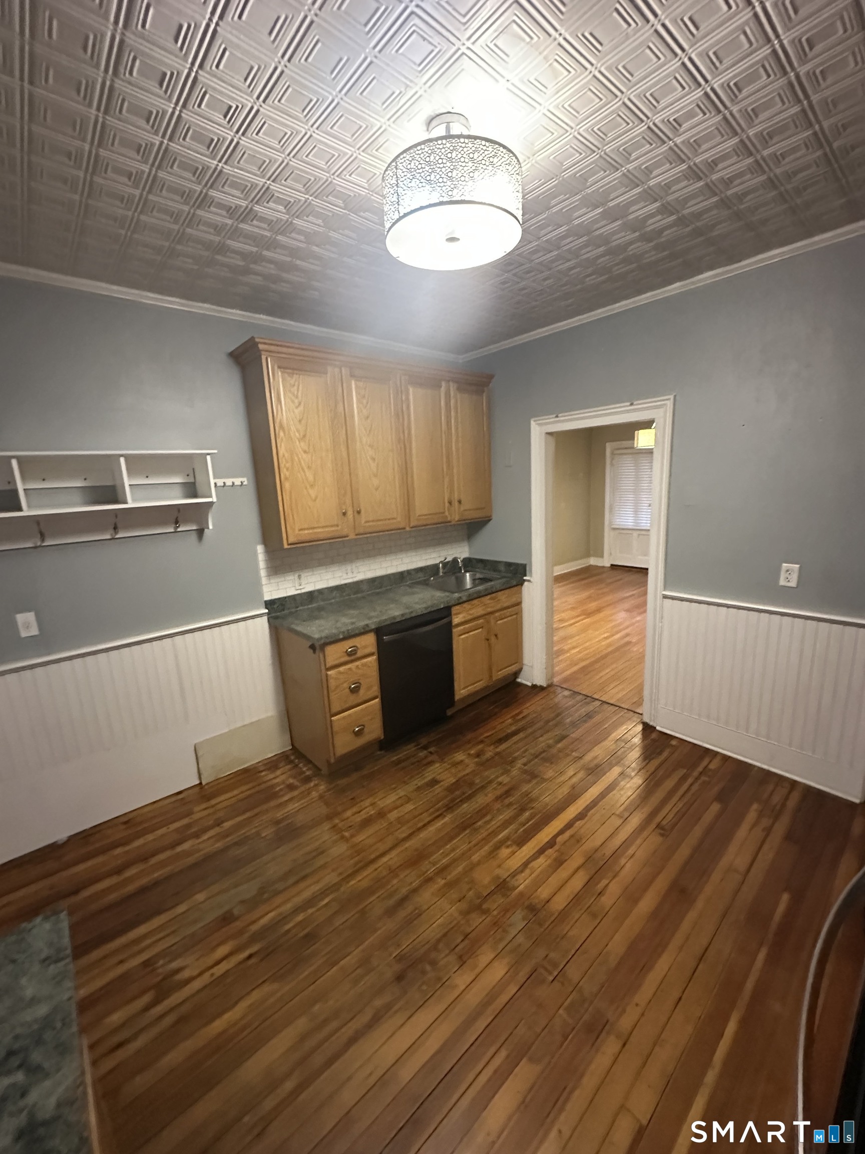 57 Maple Street Thomaston, CT 06787 - Photo 4 of 9