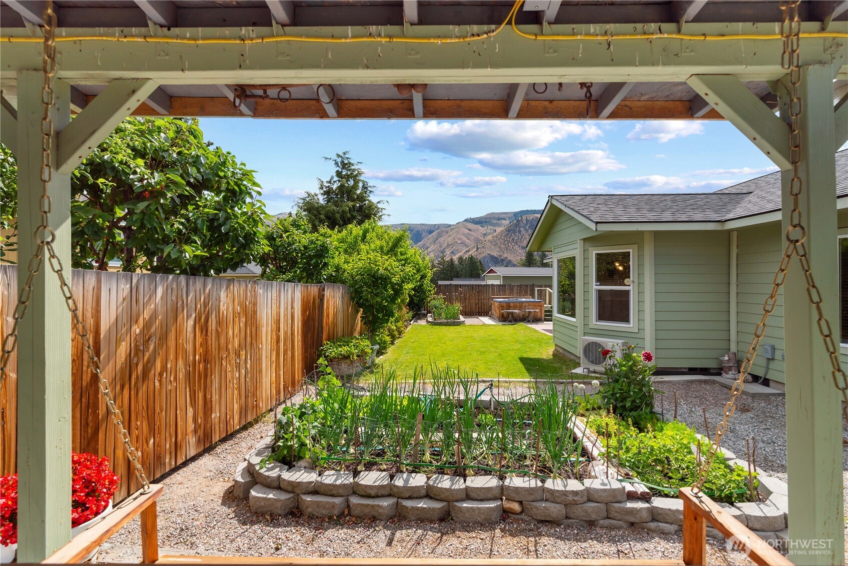 1010 Crest Loop Entiat, WA 98822 - Photo 8 of 35