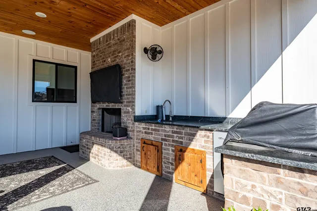 a view of house with a outdoor space