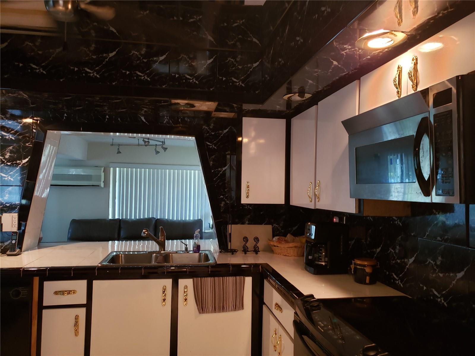 1318 North 31st Road Hollywood, FL 33021 - Photo 12 of 23 Photo 12