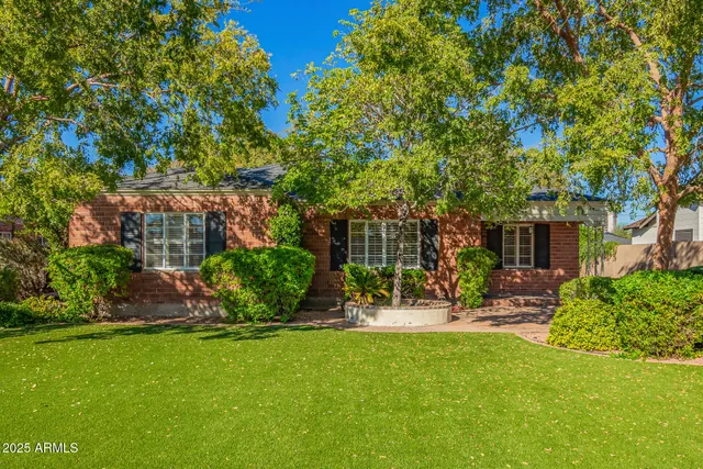 a view of outdoor space yard and patio