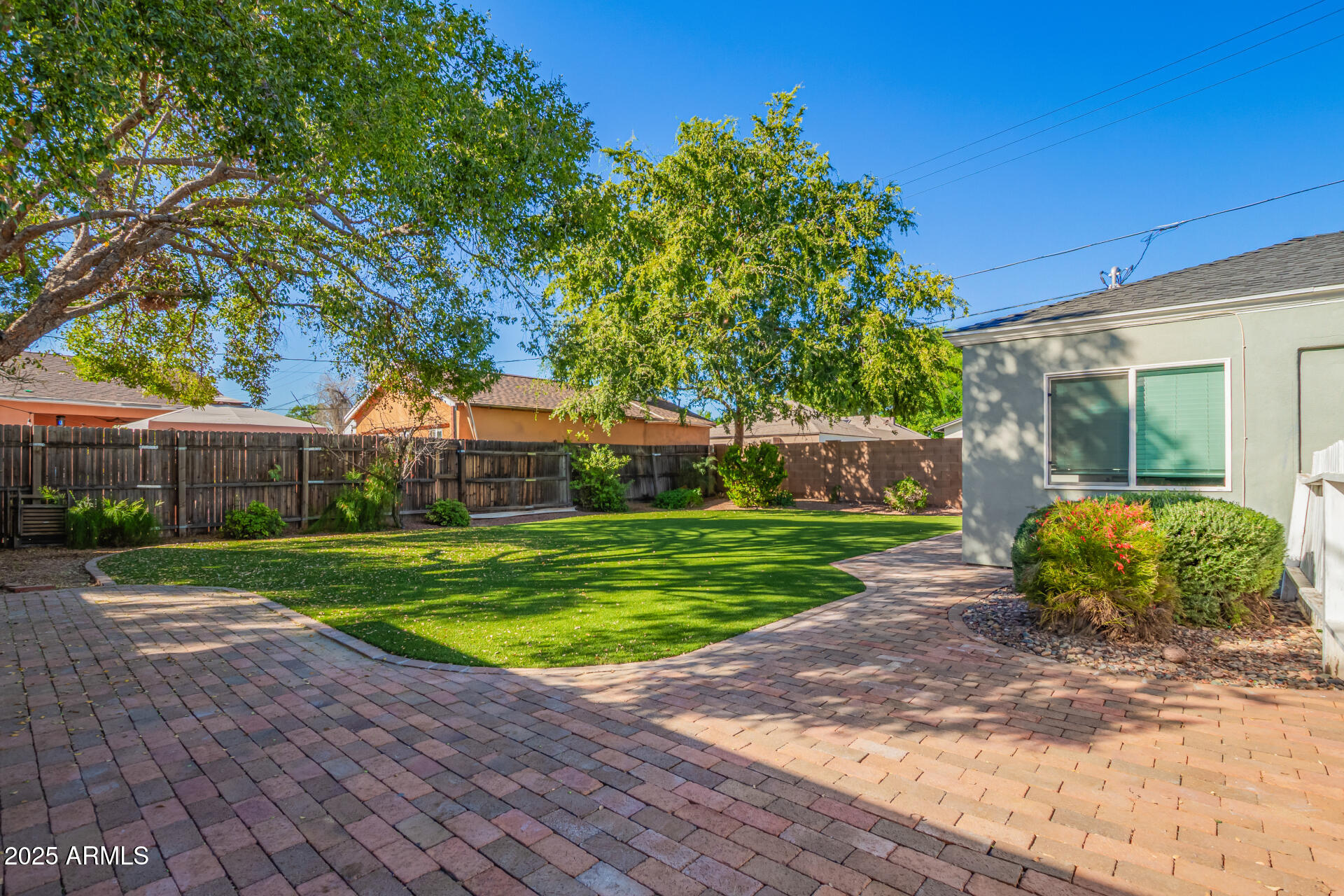 336 Virginia Avenue Phoenix, AZ 85003 - Photo 19 of 29 a view of a park with a large trees with wooden fence