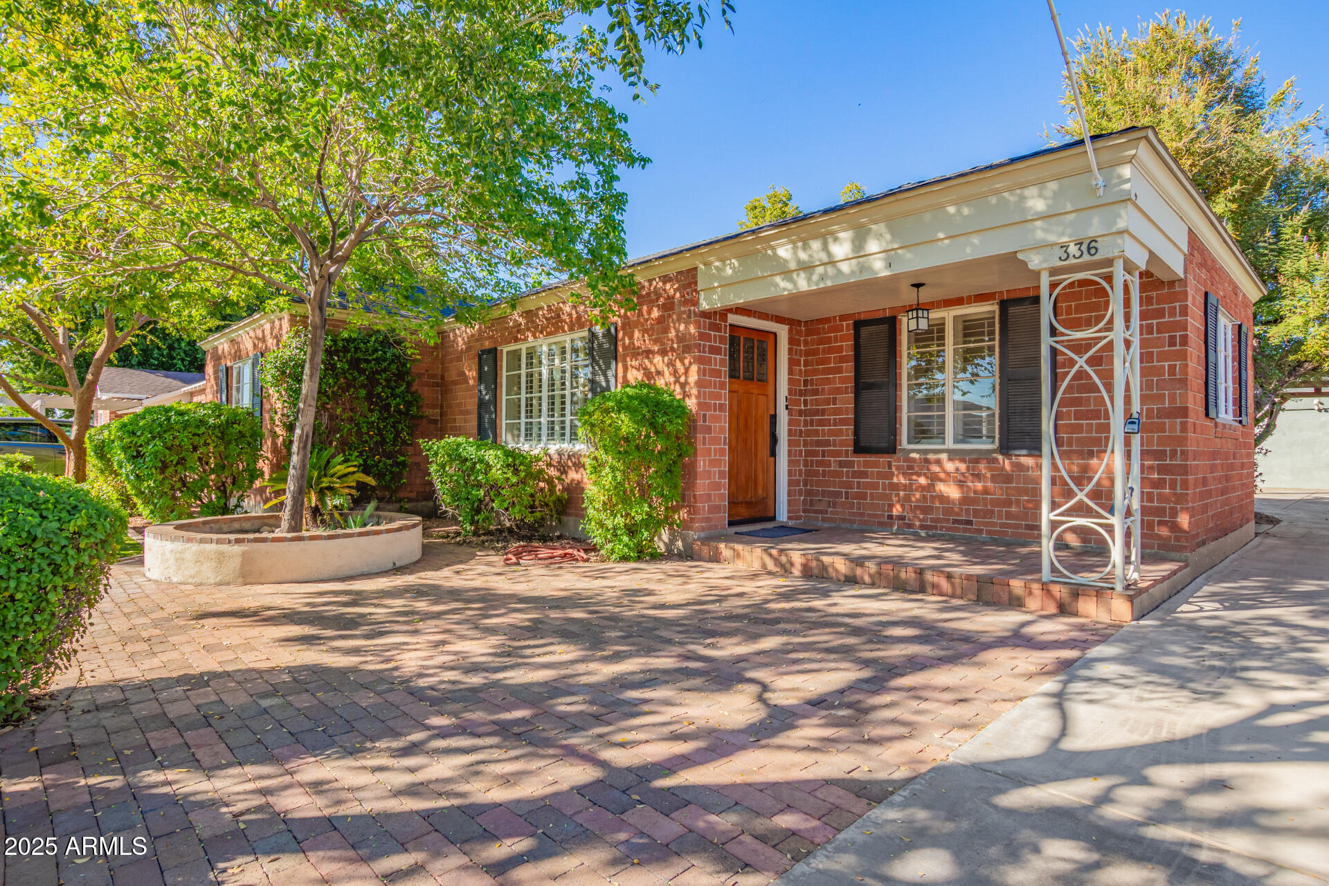 336 Virginia Avenue Phoenix, AZ 85003 - Photo 3 of 29 a view of a house with a garden