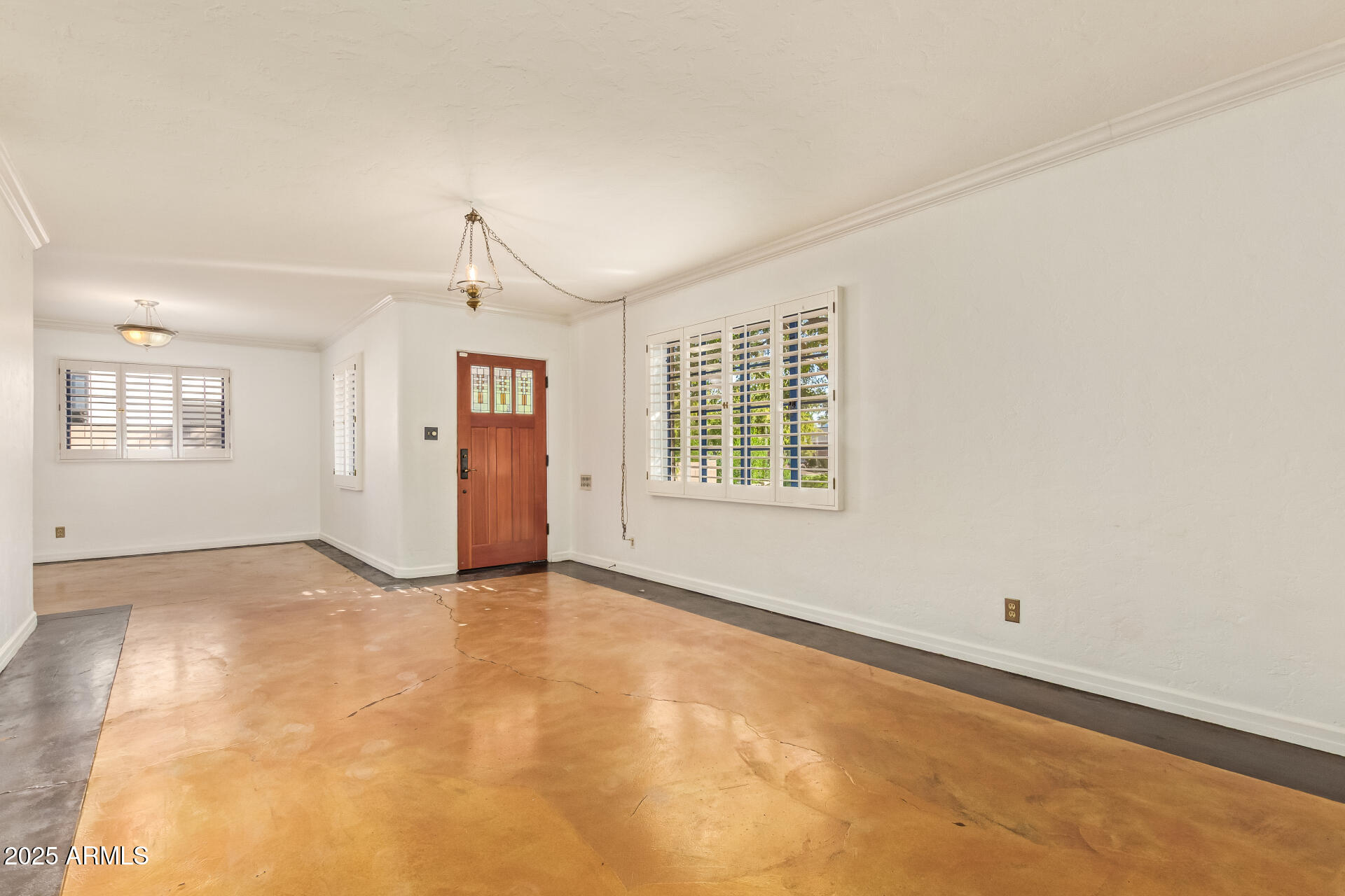 336 Virginia Avenue Phoenix, AZ 85003 - Photo 4 of 29 an empty room with windows