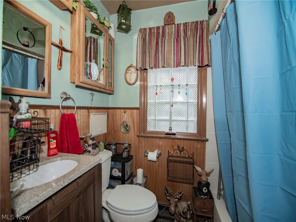 9438 Stonington Road Parma Heights, OH 44130 - Photo 16 of 27 Main Floor Bathroom