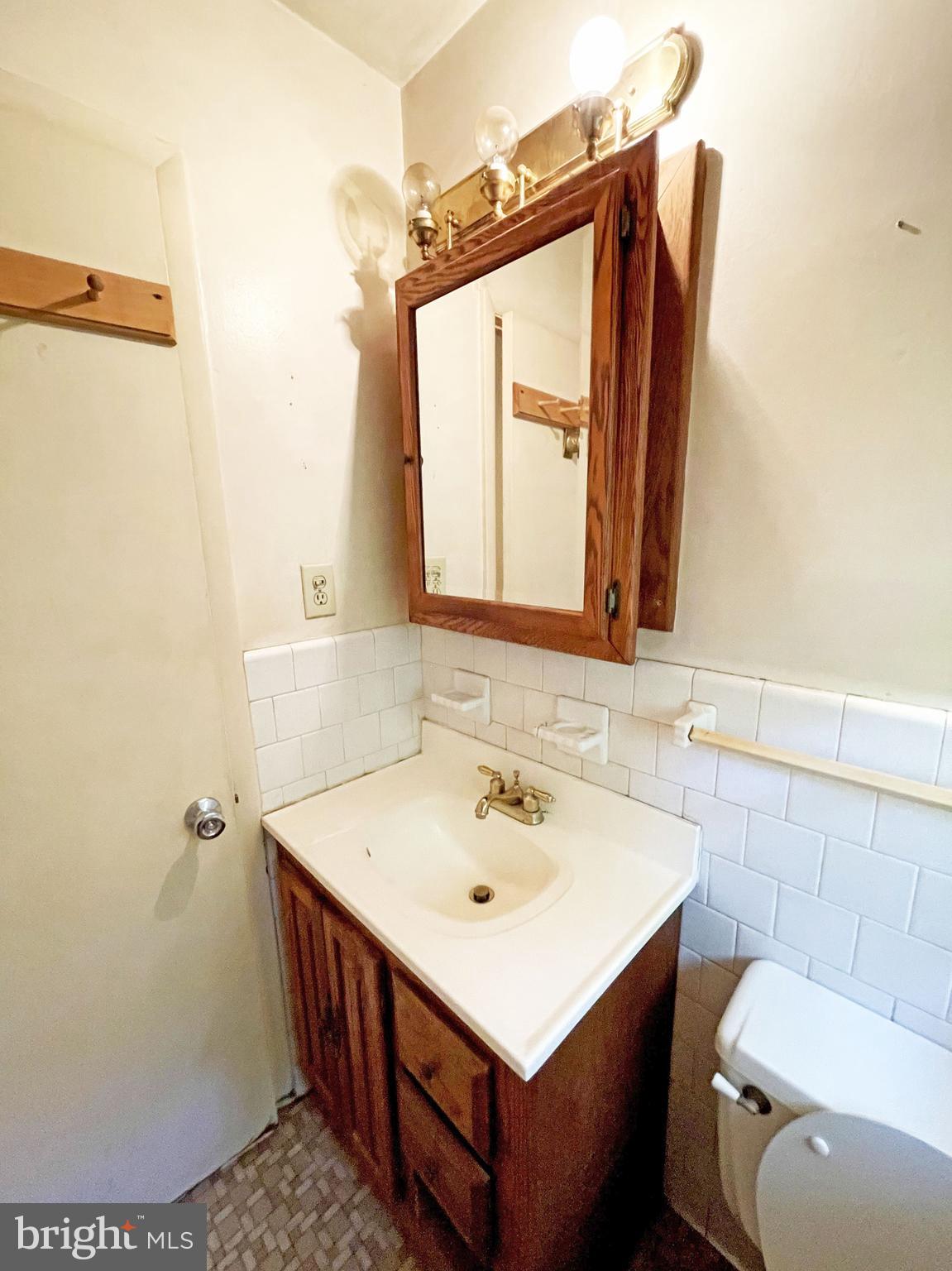 919 Pine Grove Road Bluemont, VA 20135 - Photo 14 of 31 Full Bath