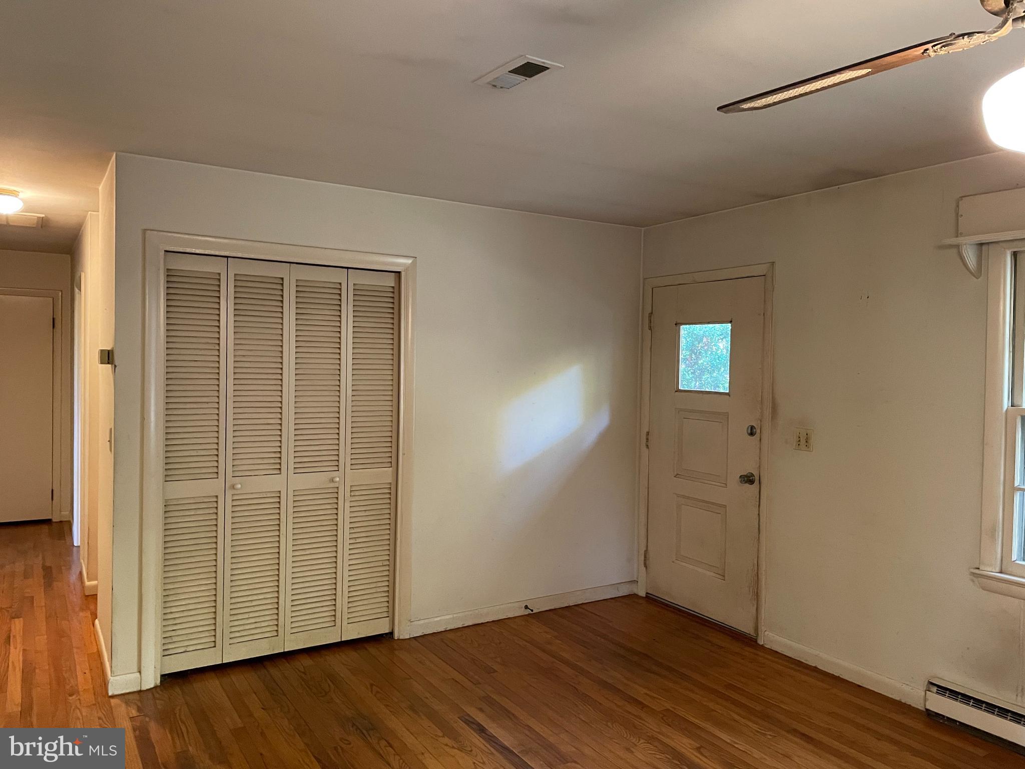 919 Pine Grove Road Bluemont, VA 20135 - Photo 3 of 31 Living Room