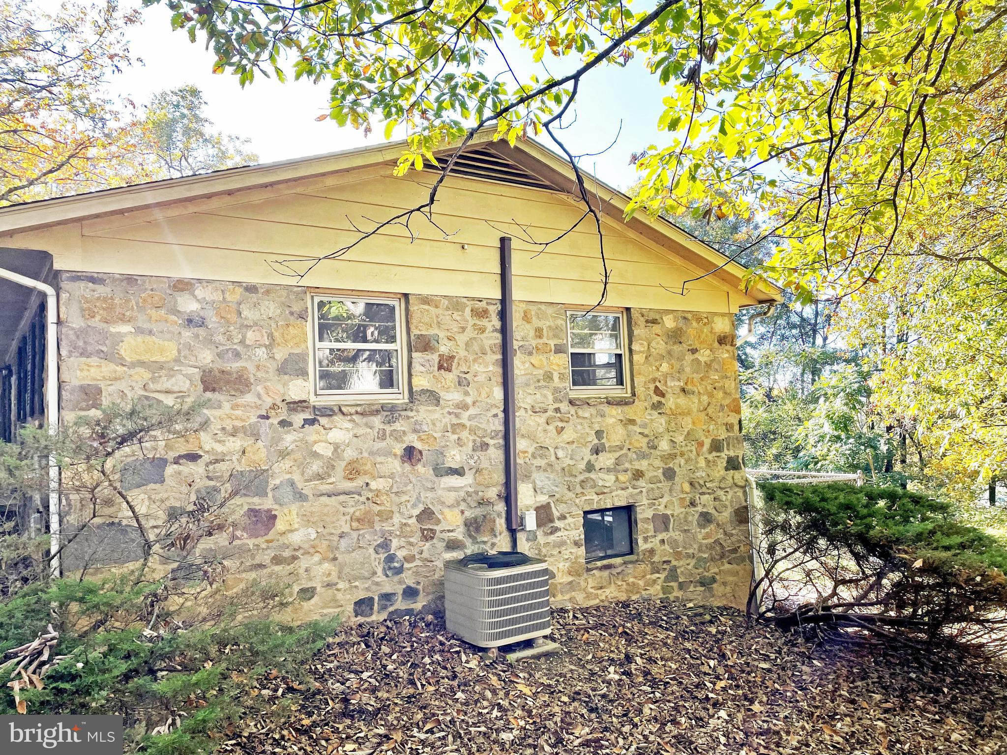 919 Pine Grove Road Bluemont, VA 20135 - Photo 28 of 31 Exterior - Side