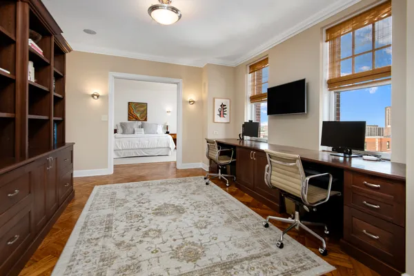 $1,650,000 | 421 West Melrose Street, Unit 18BC, Chicago, IL 60657