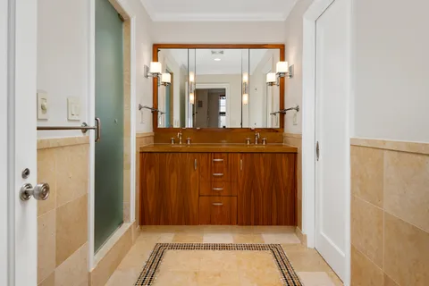 $1,650,000 | 421 West Melrose Street, Unit 18BC, Chicago, IL 60657