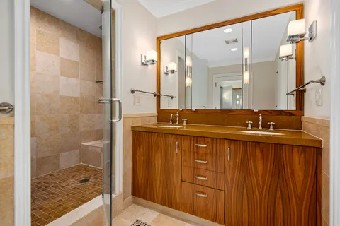 $1,650,000 | 421 West Melrose Street, Unit 18BC, Chicago, IL 60657