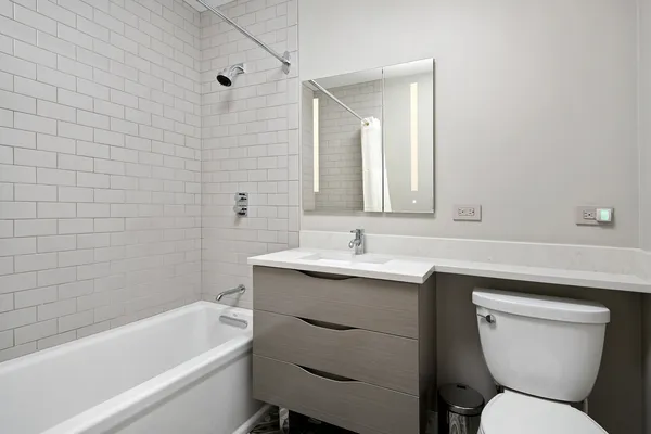 $1,650,000 | 421 West Melrose Street, Unit 18BC, Chicago, IL 60657