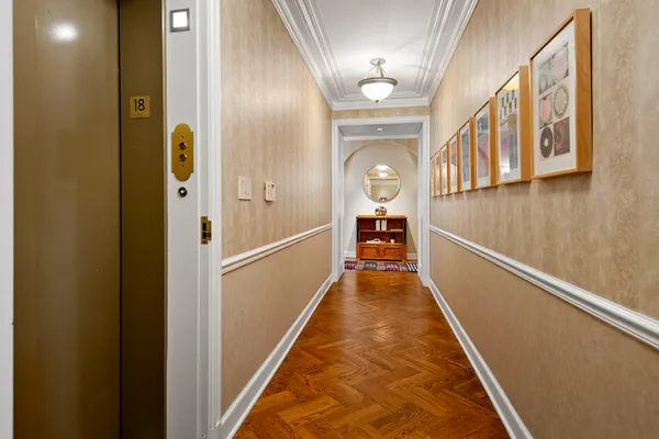 $1,650,000 | 421 West Melrose Street, Unit 18BC, Chicago, IL 60657