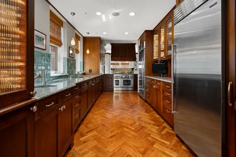 $1,650,000 | 421 West Melrose Street, Unit 18BC, Chicago, IL 60657