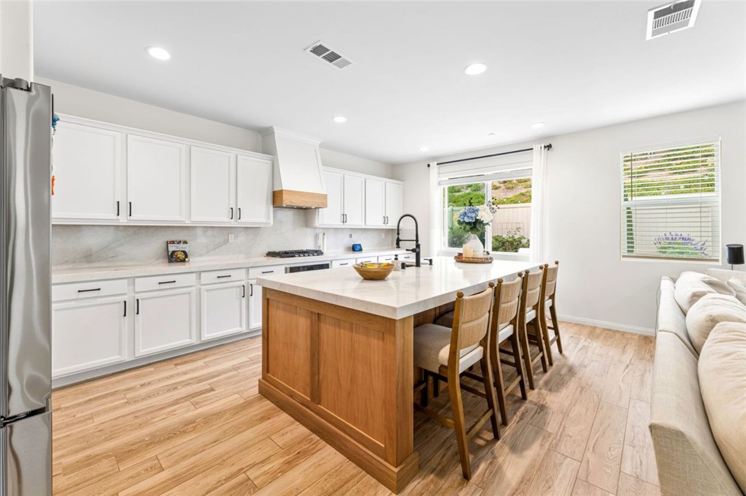 39490 Verbena Way Temecula, CA 92591 - Photo 6 of 70 Kitchen