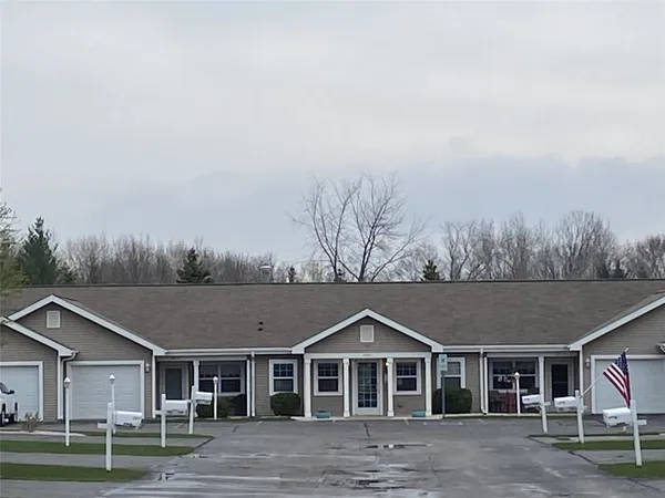 $1,175 | 334 Wallace Street, Unit 50, Combined Locks, WI 54113